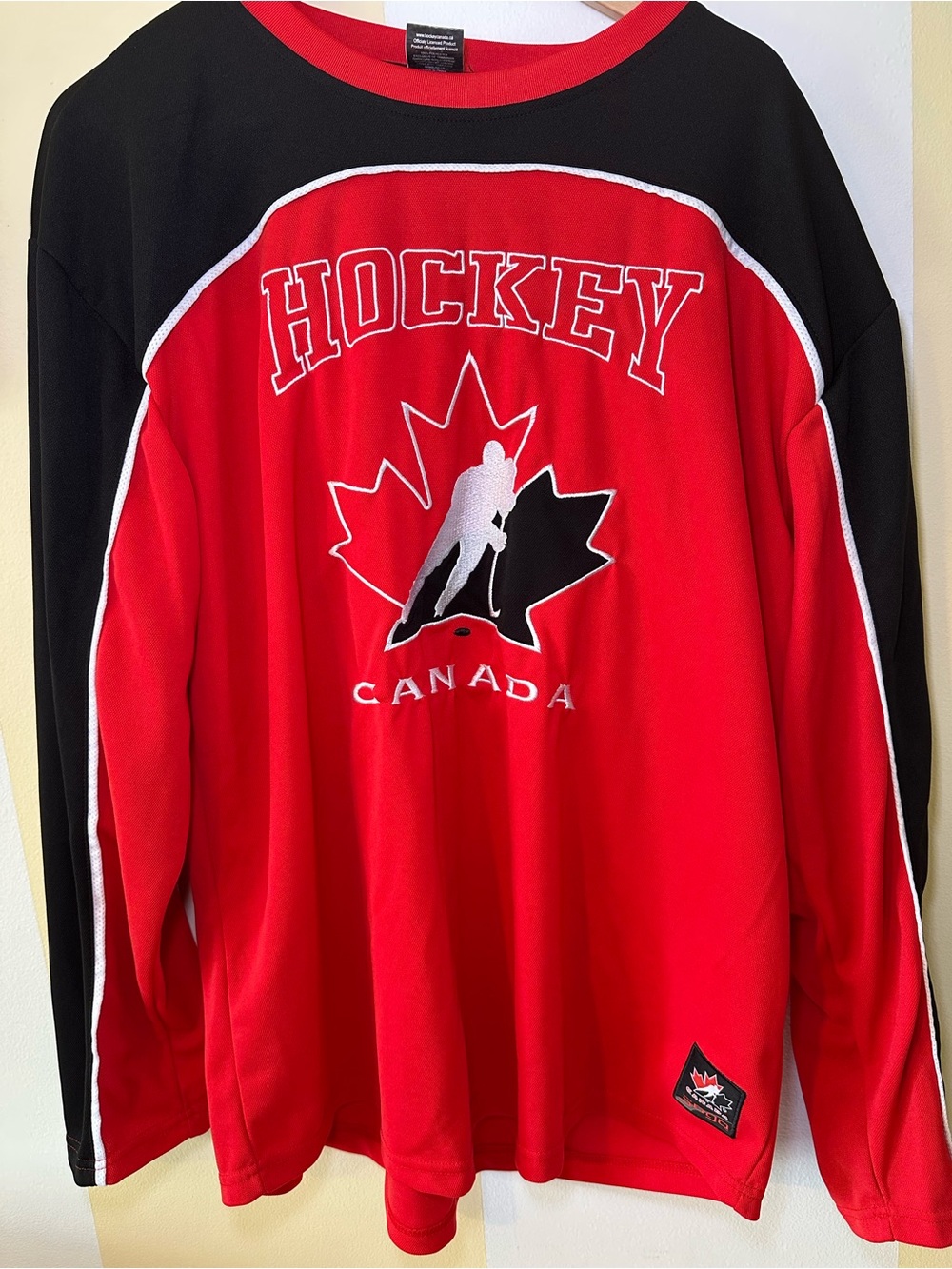 HOCKEY CANADA Team Canada Mens Hockey Jersey Sogo Sports Large